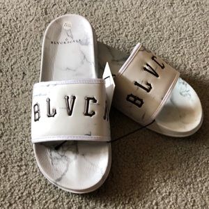 Black scale marbled foam slides